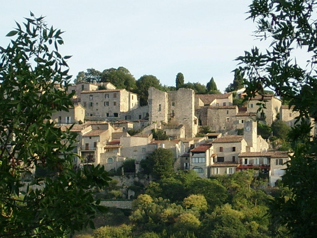Отель Logis Le Relais Sarrasin Vezenobres Экстерьер фото