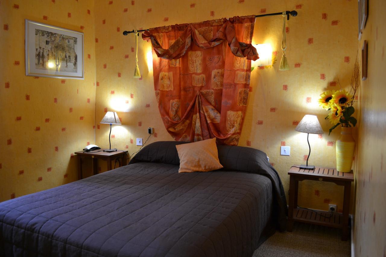 Отель Logis Le Relais Sarrasin Vezenobres Номер фото