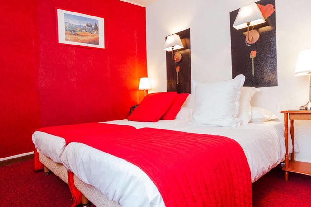 Отель Logis Le Relais Sarrasin Vezenobres Экстерьер фото