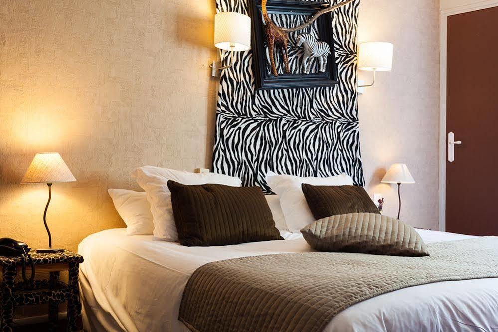 Отель Logis Le Relais Sarrasin Vezenobres Экстерьер фото