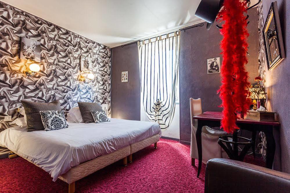 Отель Logis Le Relais Sarrasin Vezenobres Экстерьер фото